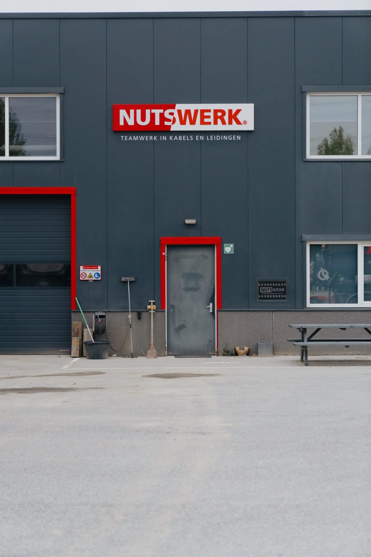 Nutswerk lichtbak gevelreclame
